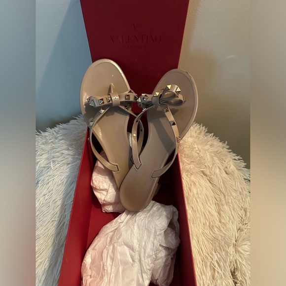 VALENTINO GARAVANI | RUBBER ROCKSTAR STUD SANDALS| SIZE:9 - Picture 6 of 6